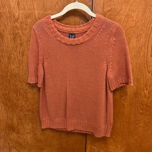 Short-sleeve sweater